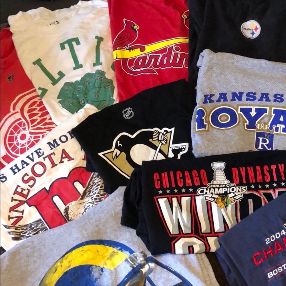 VINTAGE SPORTS TEES HOLIDAY SALE. MAKE AN OFFER!